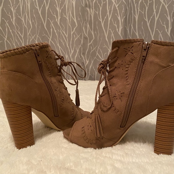 Shoes - Picture 2 of 2